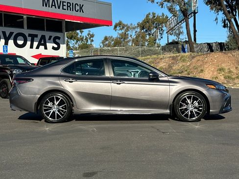 Used 2024 Toyota Camry SE image 6