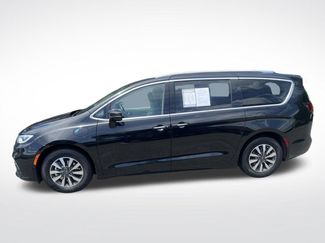 Used 2021 Chrysler Pacifica Touring-L FWD video 2