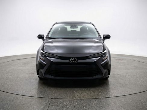 Used 2025 Toyota Corolla LE FWD image 2
