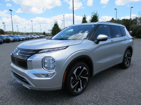 Used 2023 Mitsubishi Outlander SEL FWD image 3