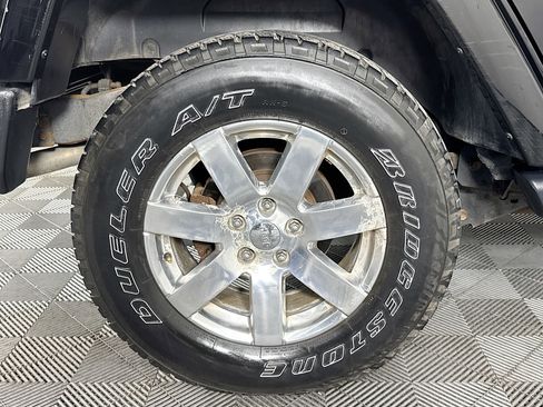 Used 2017 Jeep Wrangler Unlimited Sahara w/ Connectivity Group image 31