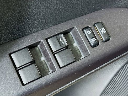 Used 2018 Toyota RAV4 XLE AWD/4WD image 20