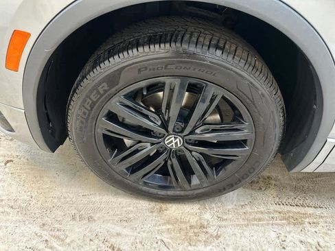 Used 2022 Volkswagen Tiguan SE R-Line image 12