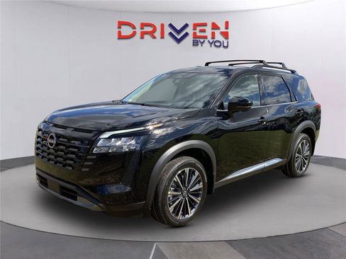 New 2026 Nissan Pathfinder Platinum FWD image 8