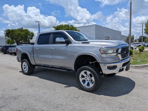 Used 2019 RAM 1500 Laramie w/ Off Road Group AWD/4WD image 2