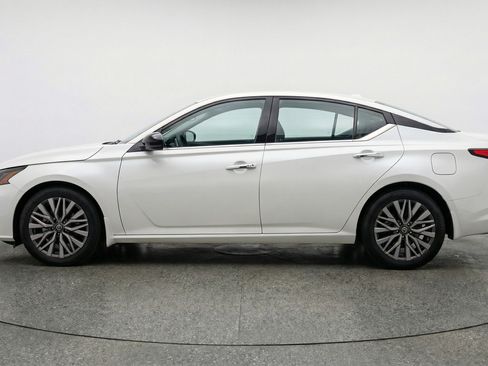 Used 2025 Nissan Altima 2.5 SV image 5