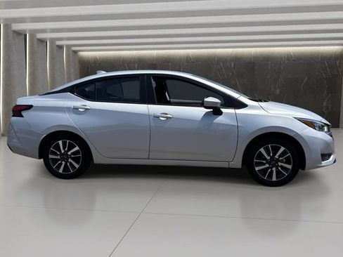 Used 2025 Nissan Versa SV FWD image 7