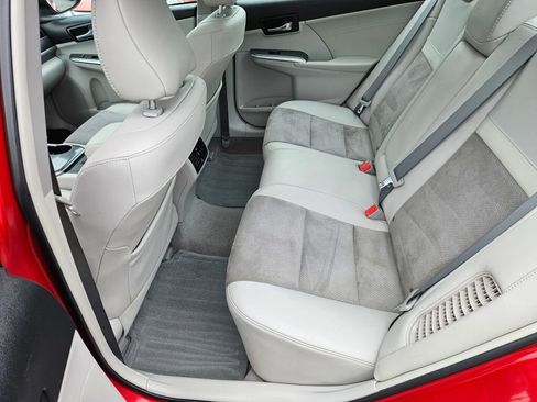 Used 2013 Toyota Camry XLE w/ Leather Pkg FWD image 11