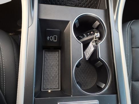 Used 2025 Lincoln Nautilus Premier image 17