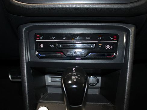 Used 2024 Volkswagen Tiguan SE R-Line AWD/4WD image 19