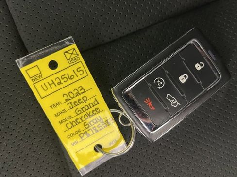 Used 2023 Jeep Grand Cherokee Trailhawk w/ Luxury Tech Group III image 18