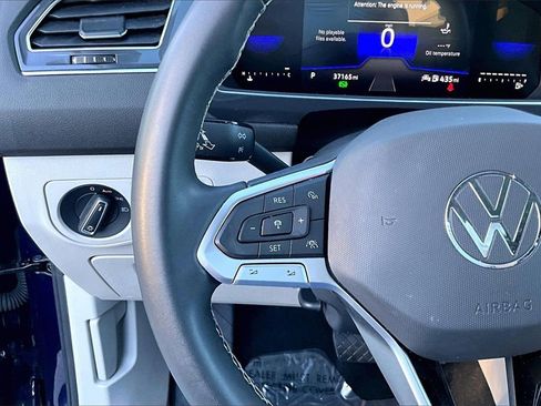 Certified 2023 Volkswagen Tiguan SE w/ Panoramic Sunroof Package image 24