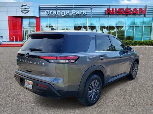 Used 2024 Nissan Pathfinder S AWD/4WD image 2