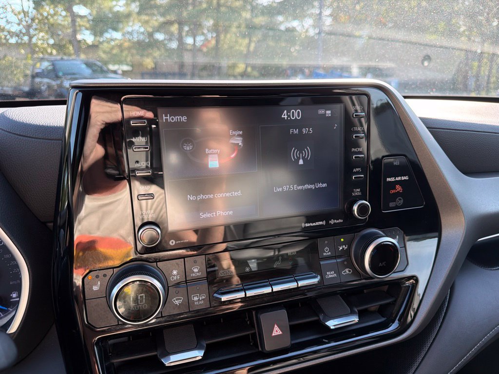 Used 2022 Toyota Highlander XLE AWD/4WD image 10