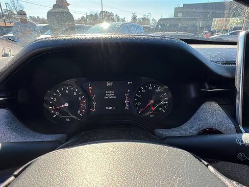 Used 2024 Jeep Compass Latitude image 28