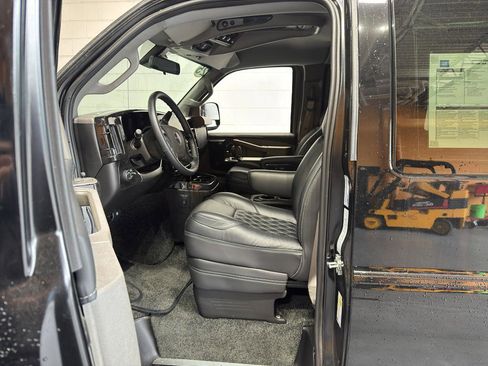 New 2025 GMC Savana 2500 Extended w/ Driver Convenience Package image 15