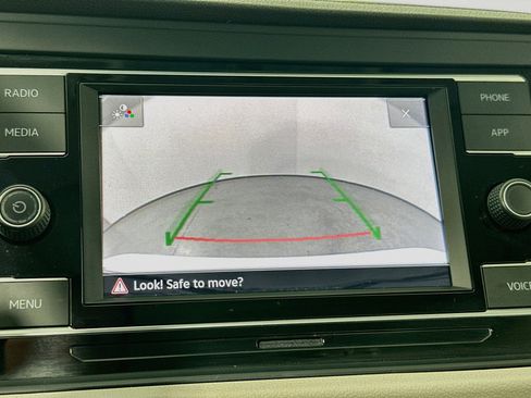 Used 2023 Volkswagen Jetta SE FWD image 13