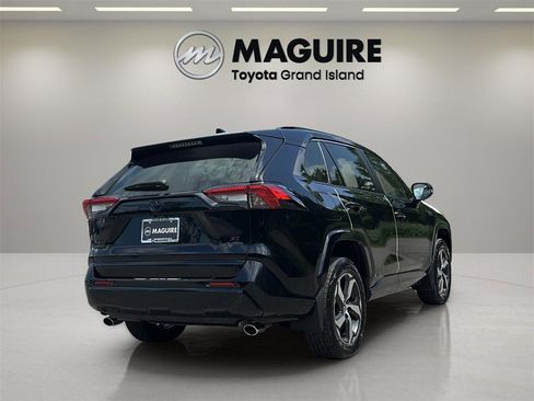 Used 2021 Toyota RAV4 SE image 5