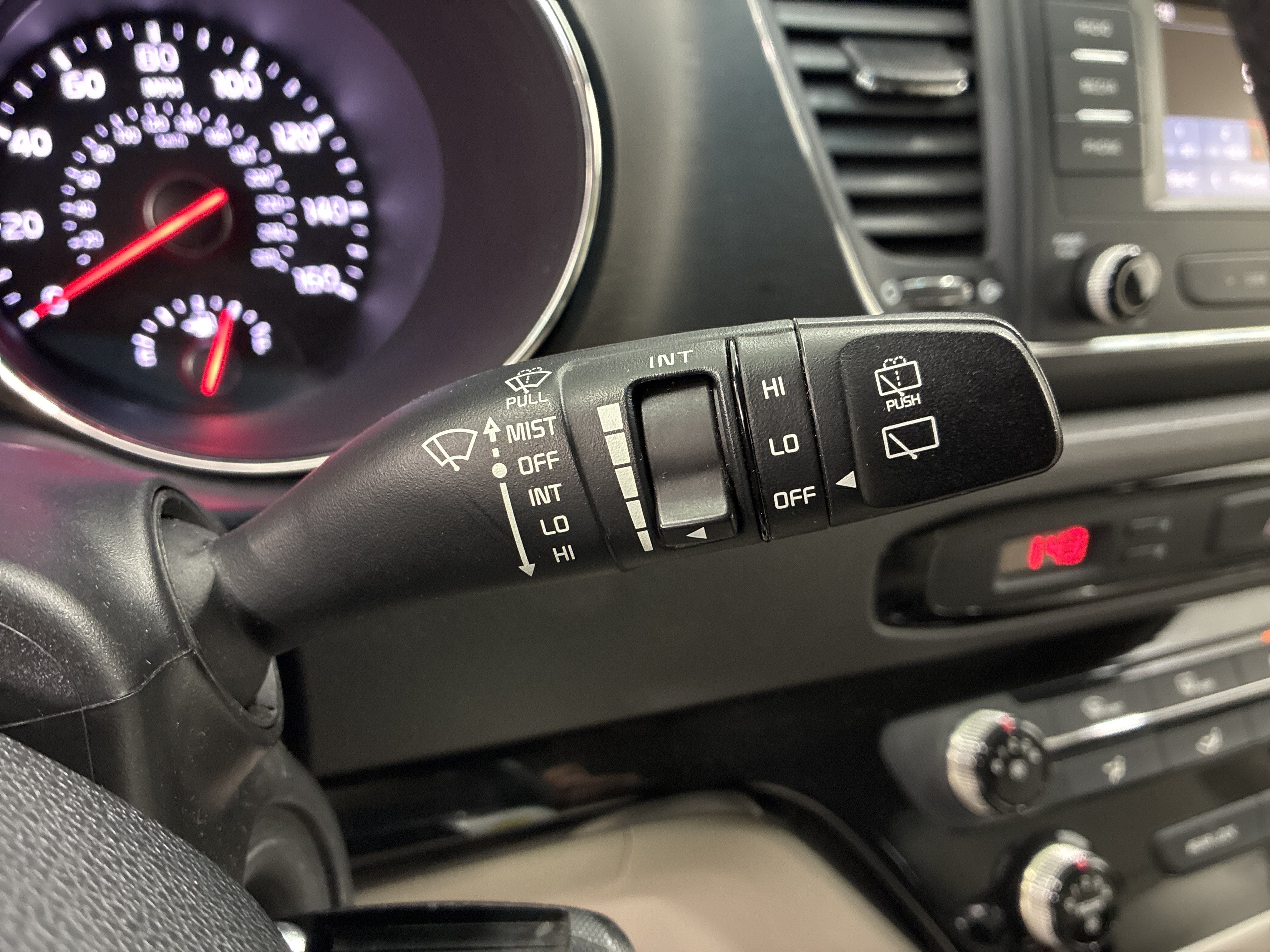 Used 2018 Kia Sedona LX FWD image 26