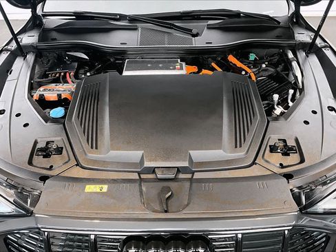 Used 2023 Audi e-tron Premium Plus w/ Premium Plus Package image 30
