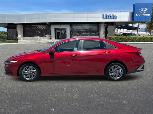 Used 2024 Hyundai Elantra SEL FWD image 6