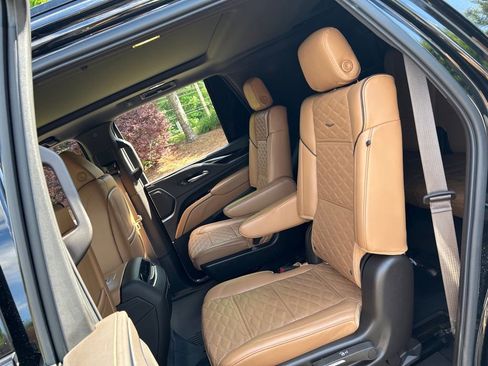 Used 2022 Cadillac Escalade Sport w/ LPO, ONYX Package RWD image 40