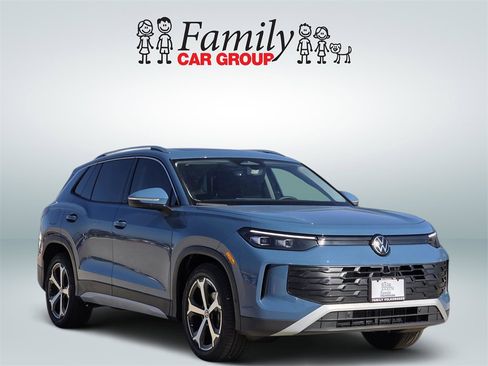 New 2026 Volkswagen Tiguan SE image 2