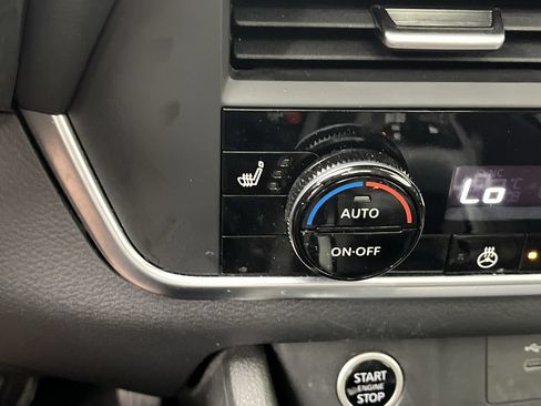 Used 2023 Nissan Rogue SV w/ SV Premium B Package AWD/4WD image 22