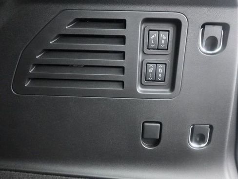 Used 2026 Chevrolet Traverse RS FWD image 24