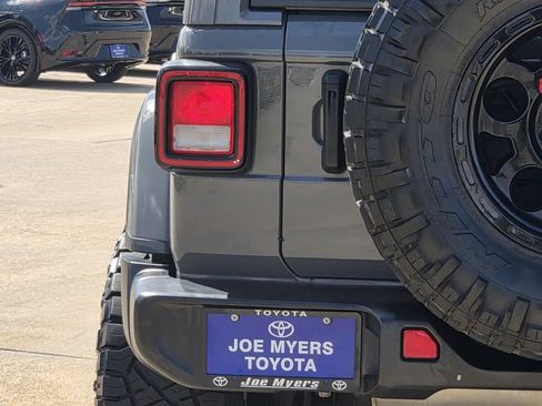 Used 2020 Jeep Wrangler Unlimited Sahara AWD/4WD image 10