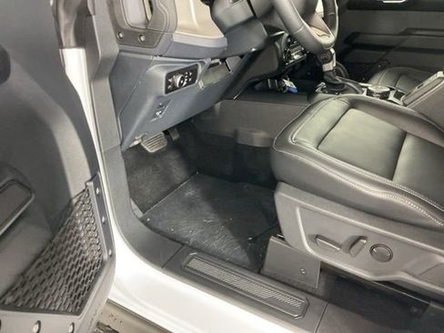 New 2025 Ford Bronco Outer Banks w/ Sasquatch Package image 17