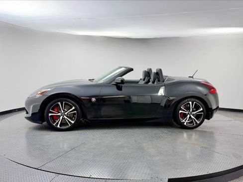 Used 2019 Nissan 370Z Touring Sport RWD image 3