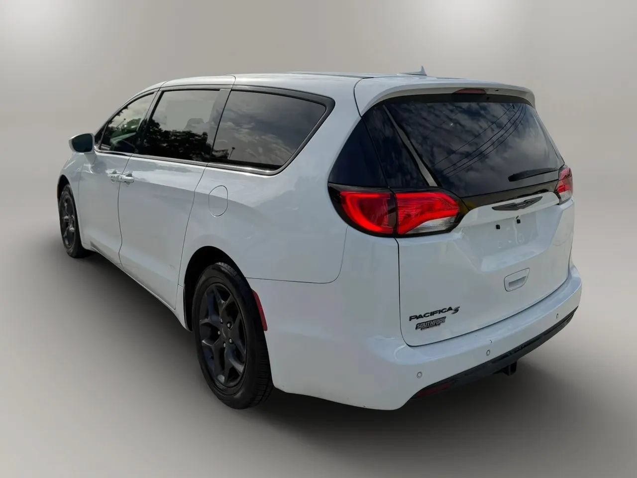 Used 2020 Chrysler Pacifica Touring w/ S Appearance Package FWD image 5