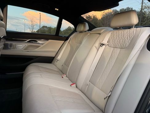 Used 2016 BMW 750i xDrive AWD/4WD image 32