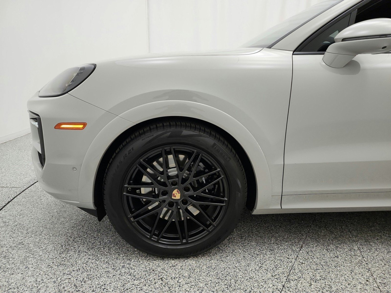 Used 2025 Porsche Cayenne GTS AWD/4WD image 17