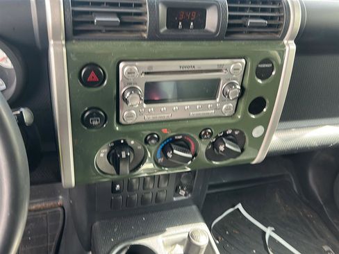 Used 2014 Toyota FJ Cruiser 4WD w/ Convenience Package image 9