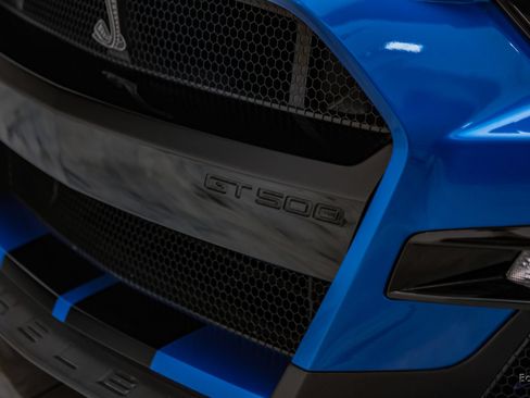 Used 2021 Ford Mustang Shelby GT500 w/ Carbon Fiber Track Pack RWD image 38