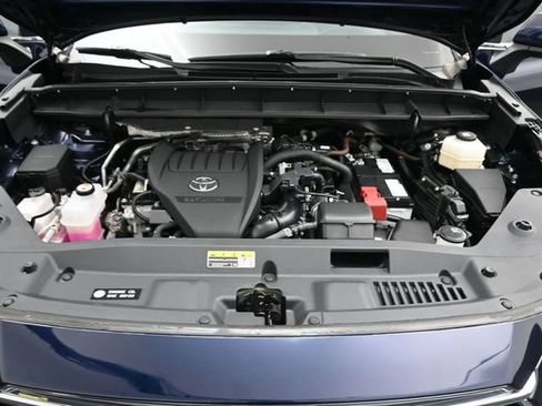 Certified 2024 Toyota Highlander Limited AWD/4WD image 28