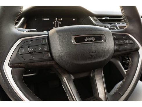 Used 2023 Jeep Grand Cherokee L Limited w/ Black Appearance Package AWD/4WD image 33