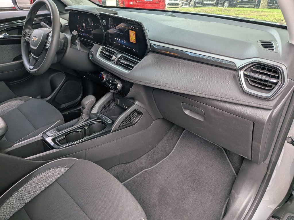 Used 2026 Chevrolet TrailBlazer LT AWD/4WD image 32
