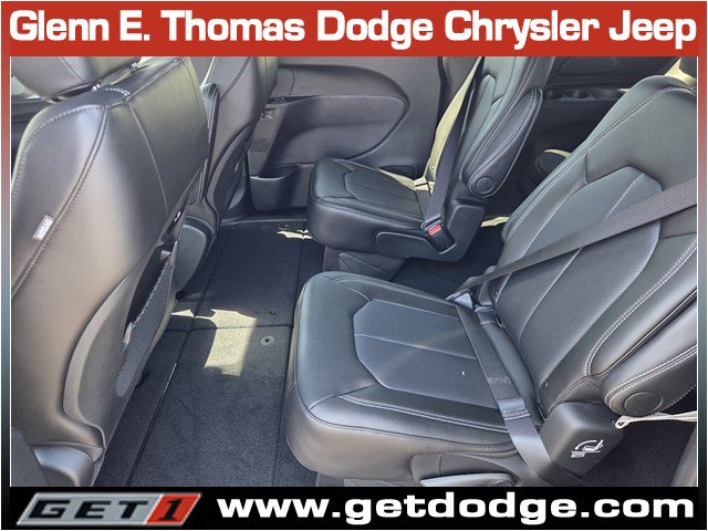 New 2027 Chrysler Pacifica Select FWD image 11