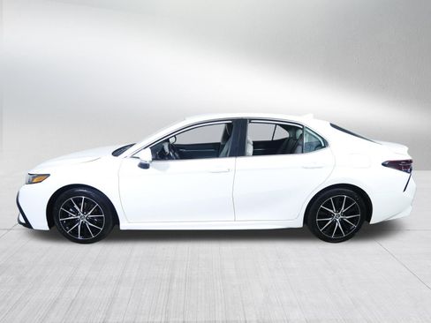 Used 2024 Toyota Camry SE FWD image 4