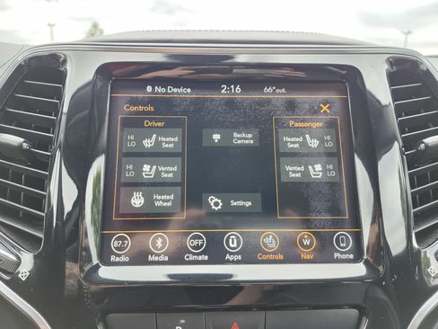 Used 2019 Jeep Cherokee Overland AWD/4WD image 8