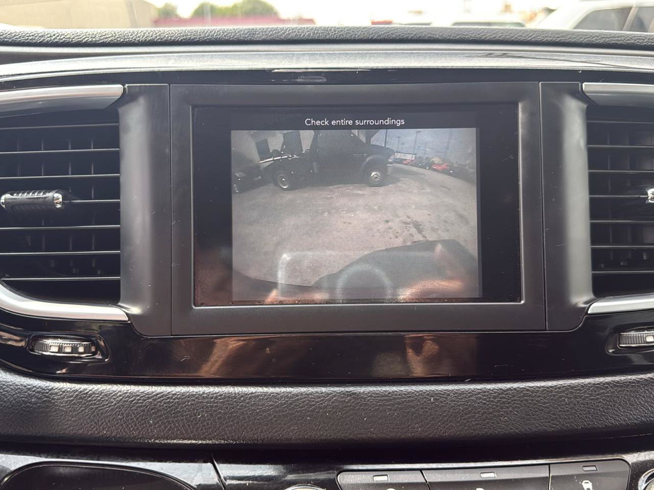Used 2020 Chrysler Pacifica Touring-L FWD image 23