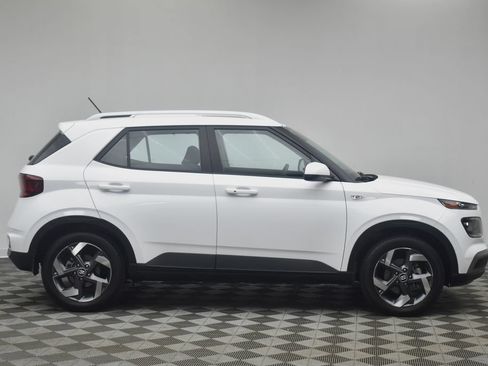 Used 2026 Hyundai Venue SEL FWD image 15