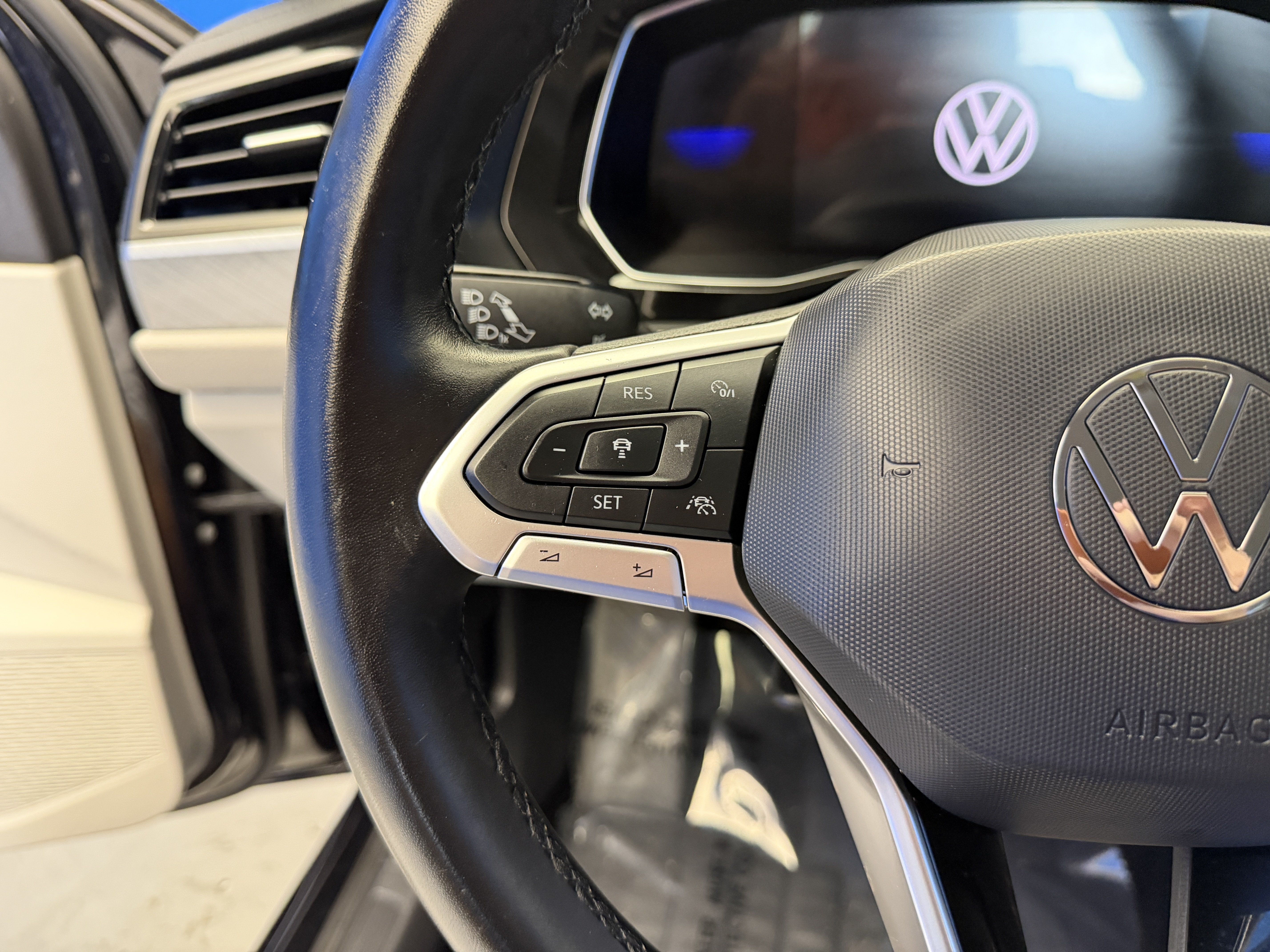 Used 2024 Volkswagen Jetta SE FWD image 15