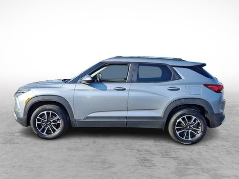 Used 2025 Chevrolet TrailBlazer LT image 2