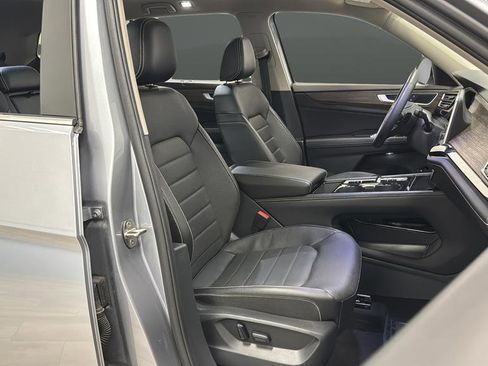 Used 2024 Volkswagen Atlas SEL AWD/4WD image 24