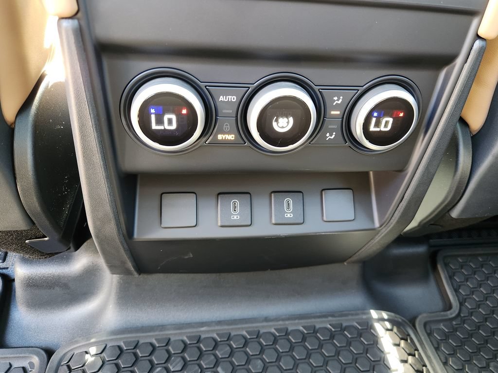 New 2026 Land Rover Defender 110 X-Dynamic SE AWD/4WD image 12