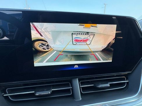 New 2025 Chevrolet Trax LT w/ Sunroof Package image 15